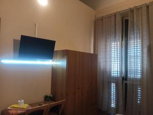 A television and/or entertainment centre at Al Duomo