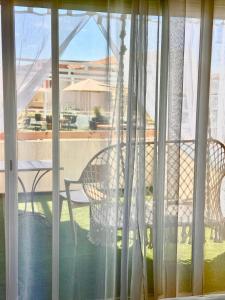 Rõdu või terrass majutusasutuses CAPAO Beach Hôtel