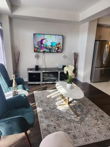 Μια τηλεόραση ή/και κέντρο ψυχαγωγίας στο Glow Chambers at Thorold