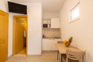 Kuchyňa alebo kuchynka v ubytovaní Apartments Gianni