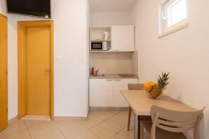 Kuchyňa alebo kuchynka v ubytovaní Apartments Gianni