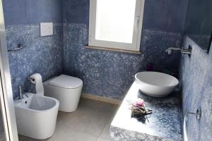 Et badeværelse på Villa Luxury Fronte mare San Vito lo Capo