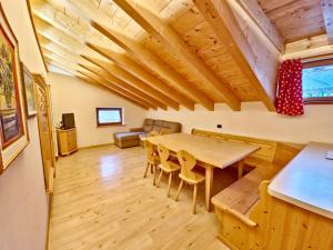 Televízia a/alebo spoločenská miestnosť v ubytovaní Rossetti Big by AMA Val di Fassa