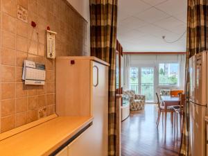 Kuchyň nebo kuchyňský kout v ubytování Apartment SunnyLake by Interhome