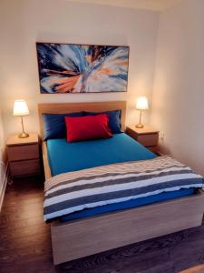 Ένα ή περισσότερα κρεβάτια σε δωμάτιο στο Downtown Toronto Condo, Free indoor parking with amazing view