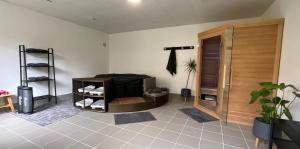 a room with a room with a roomasteryasteryasteryasteryasteryasteryasteryastery at Maison familiale Blois piscine et SPA in Blois