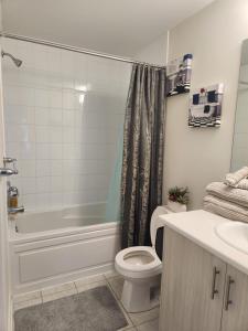 Ένα μπάνιο στο Glow Chambers at Thorold +17 φωτογραφίες