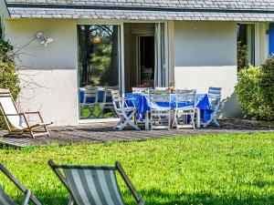 a table and chairs sitting on a porch at Holiday Home Le Prado-3 by Interhome in Saint-Philibert