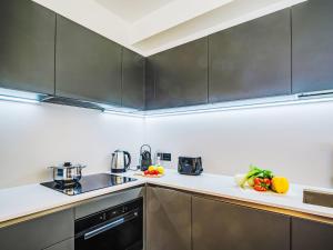 Kuchyň nebo kuchyňský kout v ubytování Apartment Versilia by Interhome