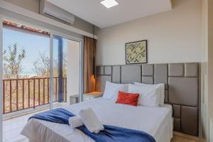 Una cama o camas en una habitación de Beach Living #E501 - Apto Vista Mar por Carpediem 39 fotos más