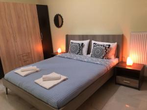 Ένα ή περισσότερα κρεβάτια σε δωμάτιο στο Alex Apartment +7 φωτογραφίες