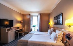 TV a/nebo společenská místnost v ubytování Le Grand Hotel