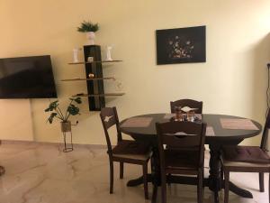 Μια τηλεόραση ή/και κέντρο ψυχαγωγίας στο Alex Apartment