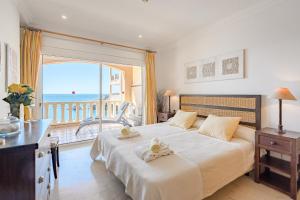Ένα ή περισσότερα κρεβάτια σε δωμάτιο στο Sea view apartment Nautico Suites