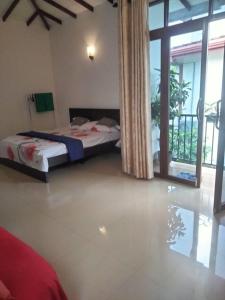Postel nebo postele na pokoji v ubytování Thenu Homestay