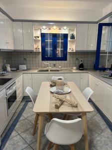 Gallery image of Giannis & Maria Sunset House in Lagoúdi Zía +26 photos