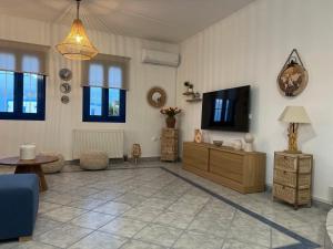 Gallery image of Giannis & Maria Sunset House in Lagoúdi Zía