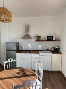 Kuchyň nebo kuchyňský kout v ubytování Casa Fiona - attico con incredibile vista mare
