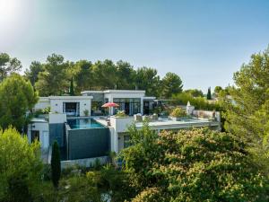 a large white house with a swimming pool at Prestigieuse Villa Spa 2 Piscines in Saint-Gély-du-Fesc