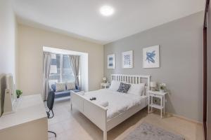 Postel nebo postele na pokoji v ubytování Spacious 1-Bedroom at Elite Tower in Dubai Marina, Near to to Beach