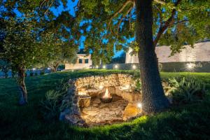 Aed väljaspool majutusasutust Magna Quercia Trullo & Luxurious Escape