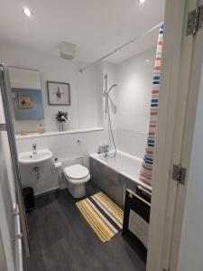 Koupelna v ubytování Stunning Modern Coventry City Centre Apartment
