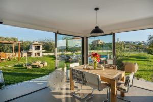 Vonkajšia záhrada v ubytovaní Luxury Villa Luminosa