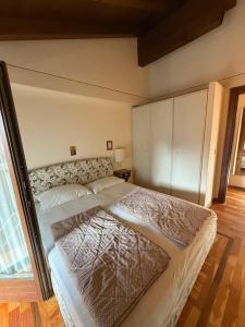 Ένα ή περισσότερα κρεβάτια σε δωμάτιο στο Panciroli Pinzolo Funivia