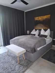 a bedroom with a king sized bed and a ceiling fan at Ferienhaus Lutki - Neues Familiendomiziel im Spreewald - Ideal für Hundehalter in Lübbenau