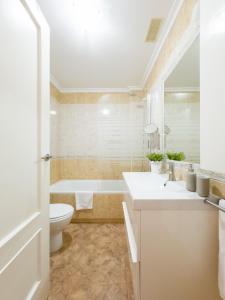 Ένα μπάνιο στο Apartamento Almyra Los Narejos