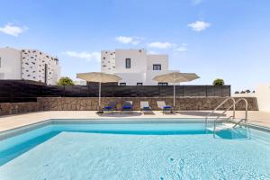 Bazén v ubytování Lanzarote Villa Volcan 7 nebo v jeho okolí