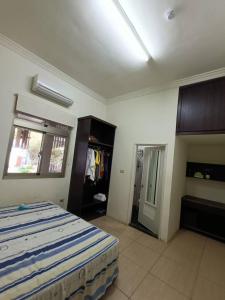 Uma cama ou camas num quarto em 督督工作室民宿