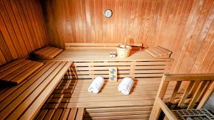 a sauna with two towels and a clock in it at Luxus-Villa mit Indoorpool, Sauna & offenem Kamin in Siegsdorf