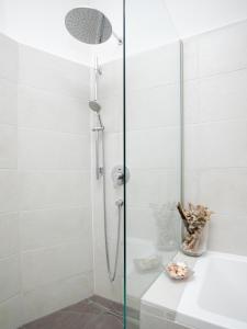 A bathroom at TheMarketFlat Schöne Wohnung im Stadtzentrum