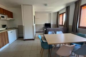 Η κουζίνα ή μικρή κουζίνα στο VALBERG aux pieds des pistes et centre station +15 φωτογραφίες