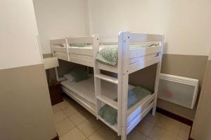 Ένα ή περισσότερα κρεβάτια σε δωμάτιο στο VALBERG aux pieds des pistes et centre station