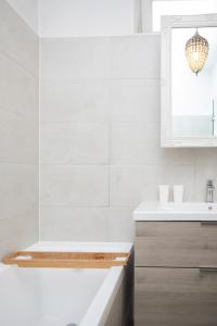 A bathroom at TheMarketFlat Schöne Wohnung im Stadtzentrum