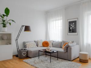 A seating area at TheMarketFlat Schöne Wohnung im Stadtzentrum