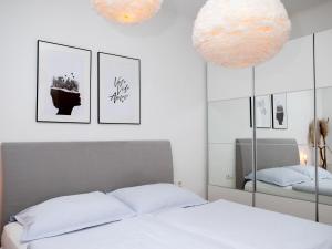 A bed or beds in a room at TheMarketFlat Schöne Wohnung im Stadtzentrum