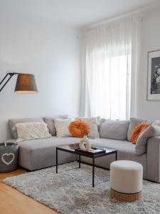 A seating area at TheMarketFlat Schöne Wohnung im Stadtzentrum