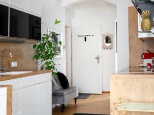 A kitchen or kitchenette at TheMarketFlat Schöne Wohnung im Stadtzentrum