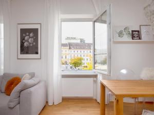 A seating area at TheMarketFlat Schöne Wohnung im Stadtzentrum