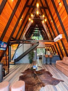 an attic living room with a vaulted ceiling at Rosa Cabana de Canela in Canela