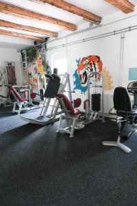The fitness centre and/or fitness facilities at A part alatt Apartman