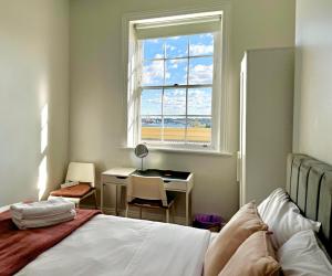 Voodi või voodid majutusasutuse Millers Point Waterview toas