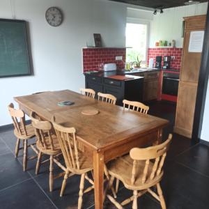 Kuchyň nebo kuchyňský kout v ubytování Maison 12 couchages, roulottes et piscine naturelle