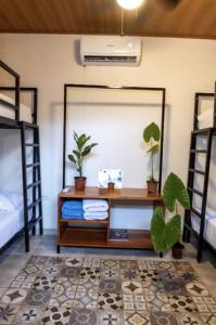 Postelja oz. postelje v sobi nastanitve Nao Hostels Playa Venao