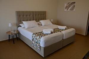 Ένα ή περισσότερα κρεβάτια σε δωμάτιο στο CHIOS HOTEL