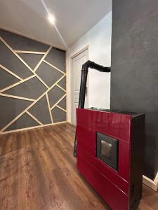a room with a tv in a room with a wall at Studio cosy ambiance vosgienne à 20 mn de Gerardmer in Lépanges-sur-Vologne
