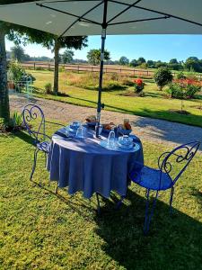 Zahrada ubytování chambre d'hôtes avec petit déjeuner compris à Mégrit
